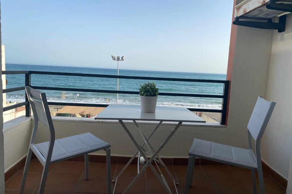 Maravilloso Apartamento En Primera Linea De Playa Con Vistas Al Mar En Caleta De Velez 2 D Dış mekan fotoğraf