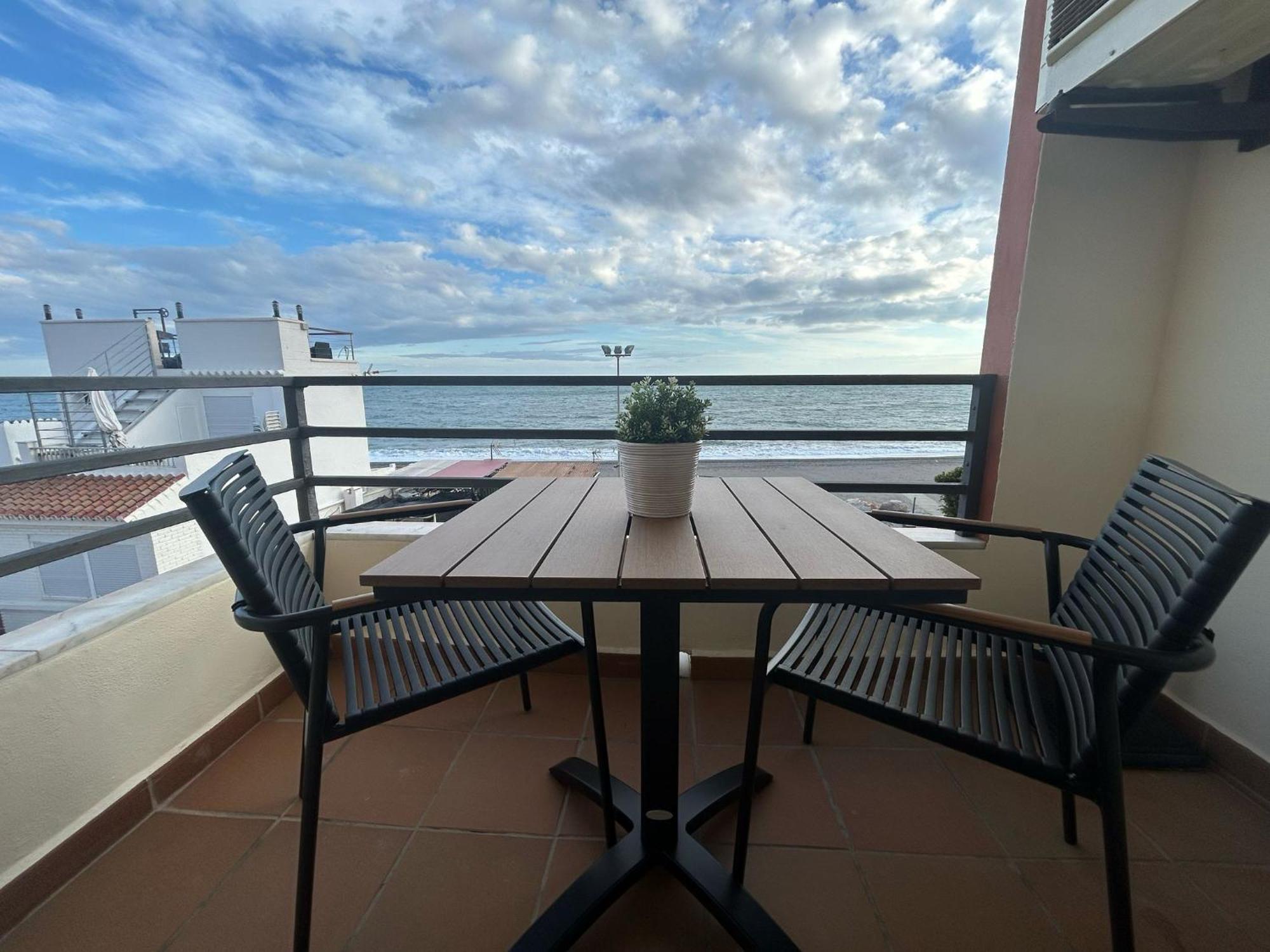Maravilloso Apartamento En Primera Linea De Playa Con Vistas Al Mar En Caleta De Velez 2 D Dış mekan fotoğraf